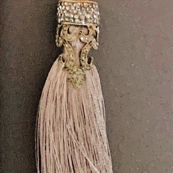 Long shiny gray silk tassel pendant with beautiful rhinestoned metal cap & chain - Picture 13 of 15
